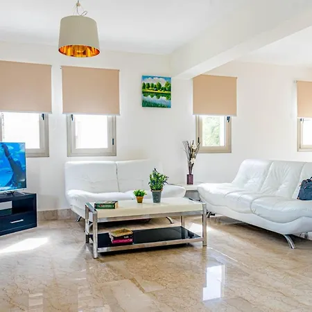 Villa In Sleeps 6 Includes Swimming Pool And Air Con 4