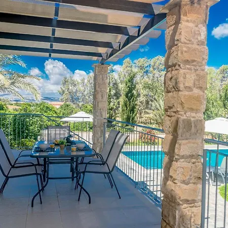 Villa In Sleeps 6 Includes Swimming Pool And Air Con 4