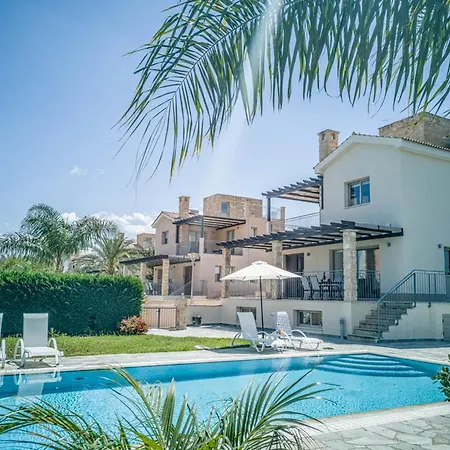 In Sleeps 6 Includes Swimming Pool And Air Con 4 * Mavroli