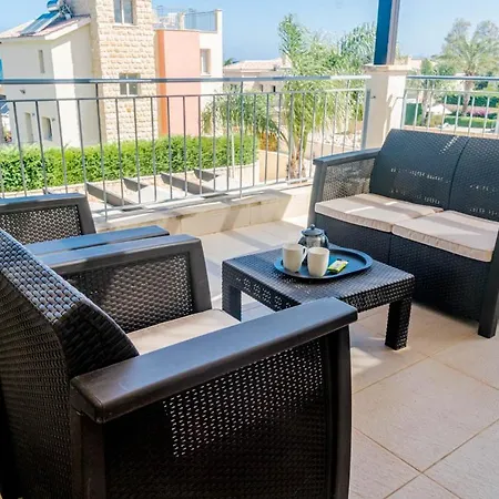 Villa In Sleeps 6 Includes Swimming Pool And Air Con 4