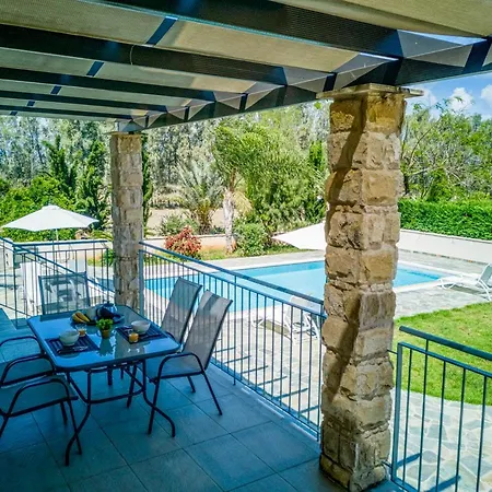 In Sleeps 6 Includes Swimming Pool And Air Con 4 * Mavroli