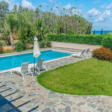 In Sleeps 6 Includes Swimming Pool And Air Con 4 Mavroli