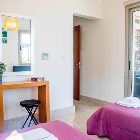 In Sleeps 6 Includes Swimming Pool And Air Con 4 Villa *