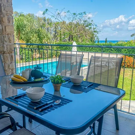 In Sleeps 6 Includes Swimming Pool And Air Con 4 *